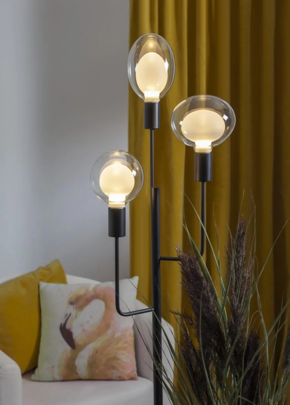 E27 3-stegs Dimbar Space Glob 16,2cm 3.5W 2700K 350lm LED-Lampa