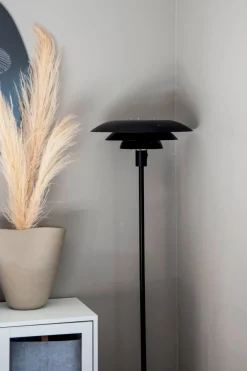 EPSILON Golvlampa 150cm Svart