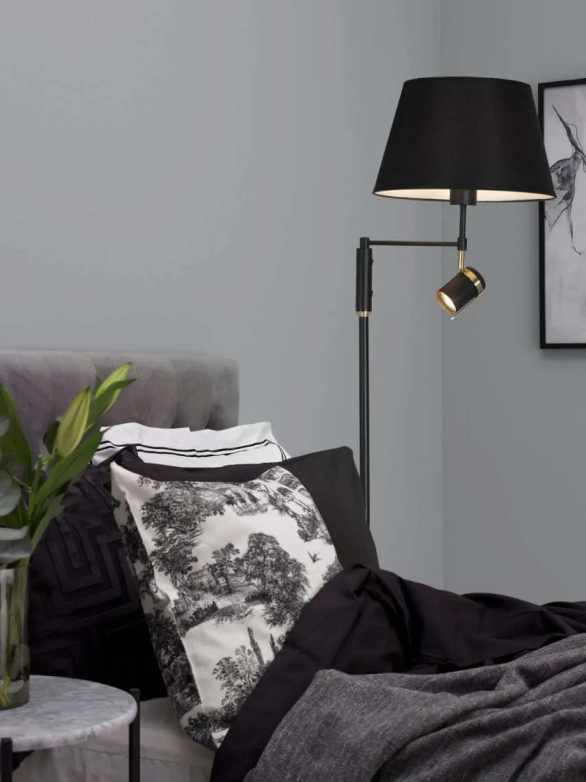 LIBRA Golvlampa 155cm Svart/Borstad mässing