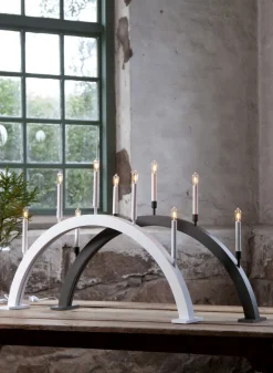 STORM BÅGE Träljusstake 89cm Vit