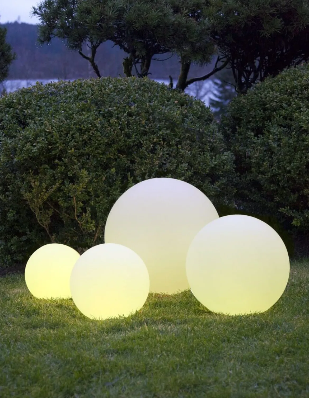 TWILIGHTS Utedekoration Boll 30cm Vit